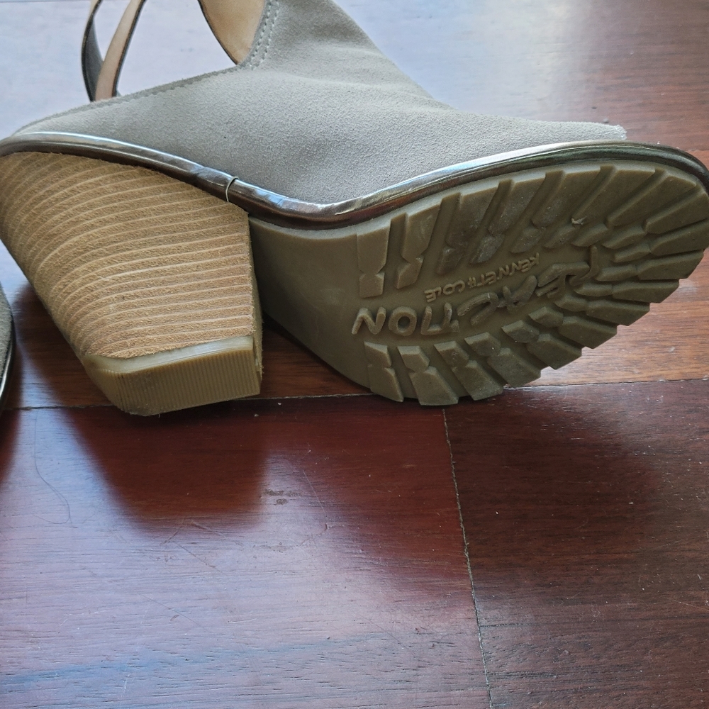 Shoes - Picture 4 of 4